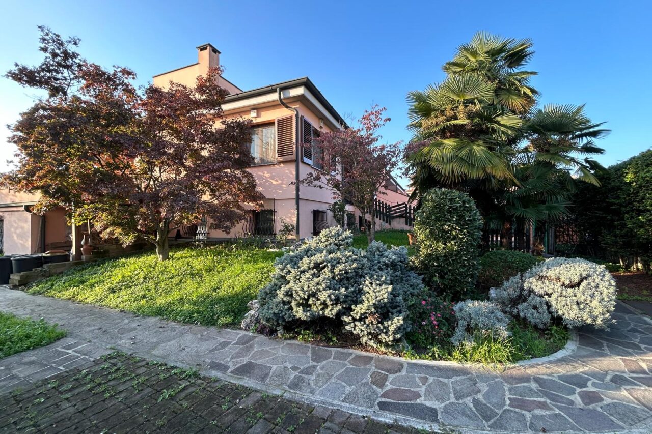 Villa laterale Tavazzano con Villavesco