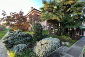 Villa laterale Tavazzano con Villavesco